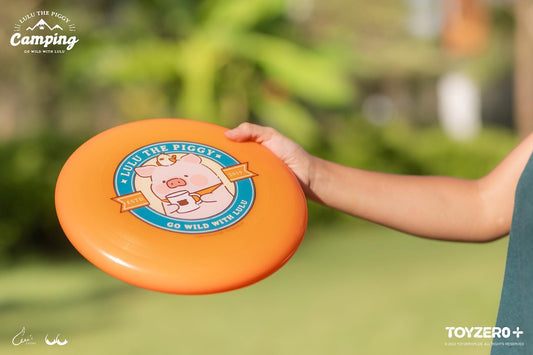 LuLu the Piggy Camping - Frisbee